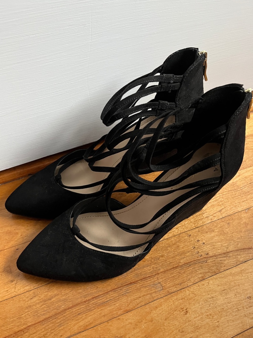 Size 8.5 M BCBGeneration Black Strappy Wedges Gold Zipper